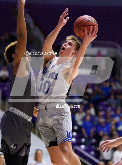 Thumbnail 3 in Fremont vs. Riverton (UHSAA 6A Quarterfinal) photogallery.