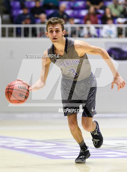 Thumbnail 3 in Fremont vs. Riverton (UHSAA 6A Quarterfinal) photogallery.