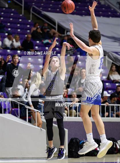 Thumbnail 2 in Fremont vs. Riverton (UHSAA 6A Quarterfinal) photogallery.
