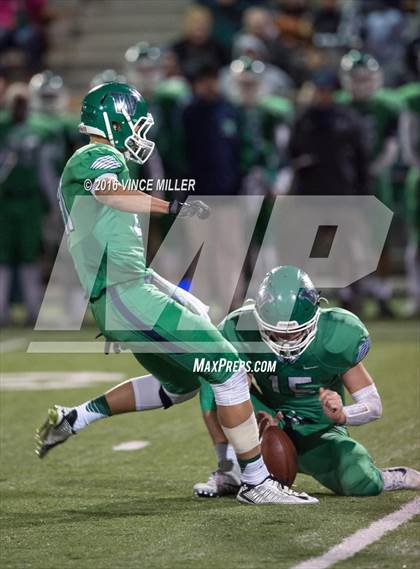Thumbnail 3 in Woodinville vs. Sumner (WIAA 4A Quarterfinal) photogallery.