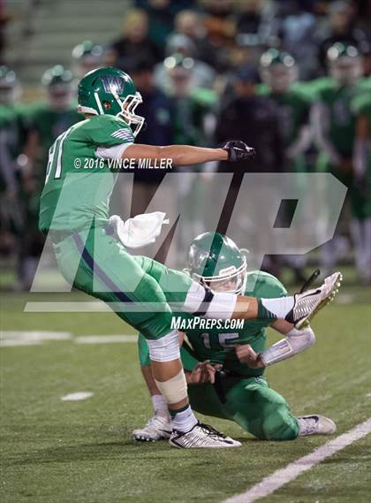 Thumbnail 1 in Woodinville vs. Sumner (WIAA 4A Quarterfinal) photogallery.