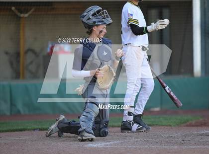 Thumbnail 2 in Kearns vs. Syracuse (UHSAA 6A Regionals Game 3) photogallery.
