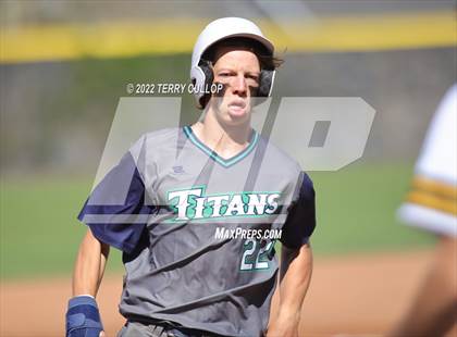 Thumbnail 1 in Kearns vs. Syracuse (UHSAA 6A Regionals Game 3) photogallery.