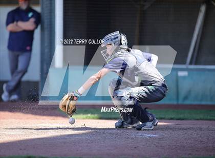 Thumbnail 3 in Kearns vs. Syracuse (UHSAA 6A Regionals Game 3) photogallery.