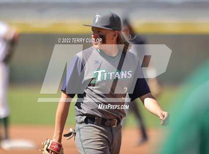 Thumbnail 1 in Kearns vs. Syracuse (UHSAA 6A Regionals Game 3) photogallery.
