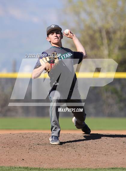 Thumbnail 3 in Kearns vs. Syracuse (UHSAA 6A Regionals Game 3) photogallery.