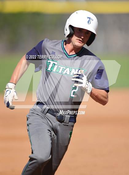 Thumbnail 3 in Kearns vs. Syracuse (UHSAA 6A Regionals Game 3) photogallery.