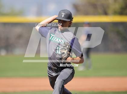 Thumbnail 3 in Kearns vs. Syracuse (UHSAA 6A Regionals Game 3) photogallery.