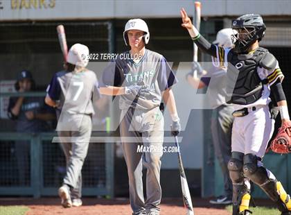 Thumbnail 2 in Kearns vs. Syracuse (UHSAA 6A Regionals Game 3) photogallery.