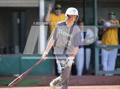 Thumbnail 2 in Kearns vs. Syracuse (UHSAA 6A Regionals Game 3) photogallery.