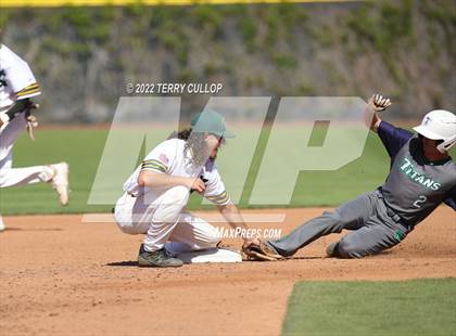 Thumbnail 2 in Kearns vs. Syracuse (UHSAA 6A Regionals Game 3) photogallery.