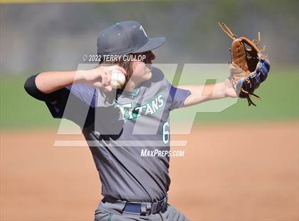 Thumbnail 2 in Kearns vs. Syracuse (UHSAA 6A Regionals Game 3) photogallery.
