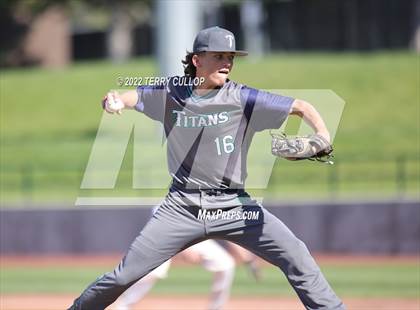Thumbnail 3 in Kearns vs. Syracuse (UHSAA 6A Regionals Game 3) photogallery.