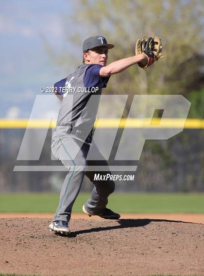 Thumbnail 2 in Kearns vs. Syracuse (UHSAA 6A Regionals Game 3) photogallery.
