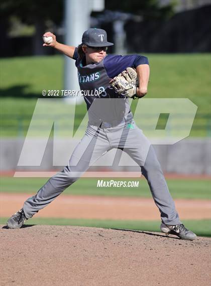 Thumbnail 1 in Kearns vs. Syracuse (UHSAA 6A Regionals Game 3) photogallery.