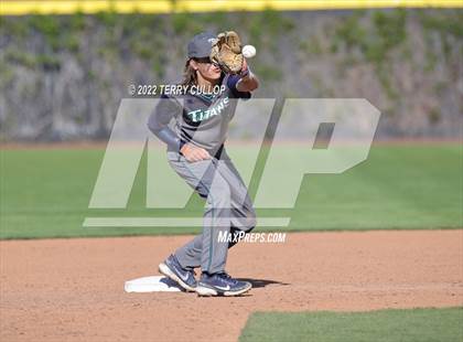 Thumbnail 2 in Kearns vs. Syracuse (UHSAA 6A Regionals Game 3) photogallery.