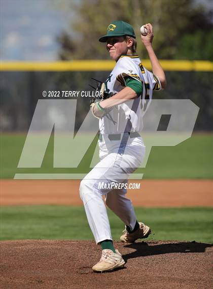 Thumbnail 2 in Kearns vs. Syracuse (UHSAA 6A Regionals Game 3) photogallery.