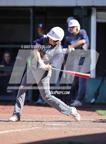 Thumbnail 1 in Kearns vs. Syracuse (UHSAA 6A Regionals Game 3) photogallery.