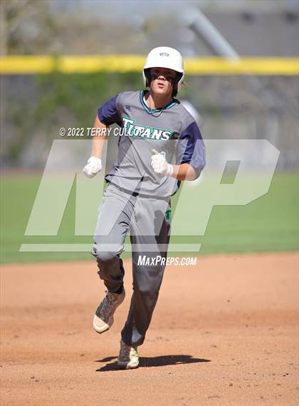 Thumbnail 1 in Kearns vs. Syracuse (UHSAA 6A Regionals Game 3) photogallery.
