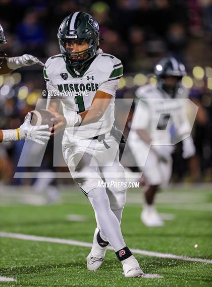 Thumbnail 2 in Muskogee vs Choctaw (OSSAA 6A-II Final) photogallery.