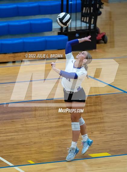 Thumbnail 2 in Cathedral vs. Brownsburg (IHSAA 4A Regional semi-final) photogallery.