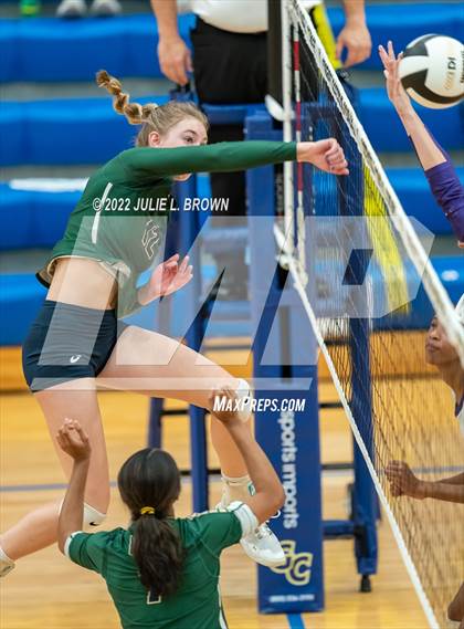 Thumbnail 2 in Cathedral vs. Brownsburg (IHSAA 4A Regional semi-final) photogallery.