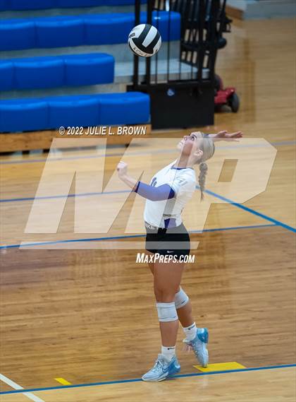 Thumbnail 3 in Cathedral vs. Brownsburg (IHSAA 4A Regional semi-final) photogallery.