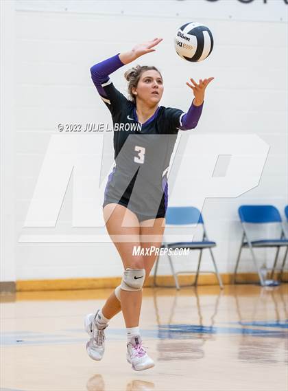 Thumbnail 3 in Cathedral vs. Brownsburg (IHSAA 4A Regional semi-final) photogallery.