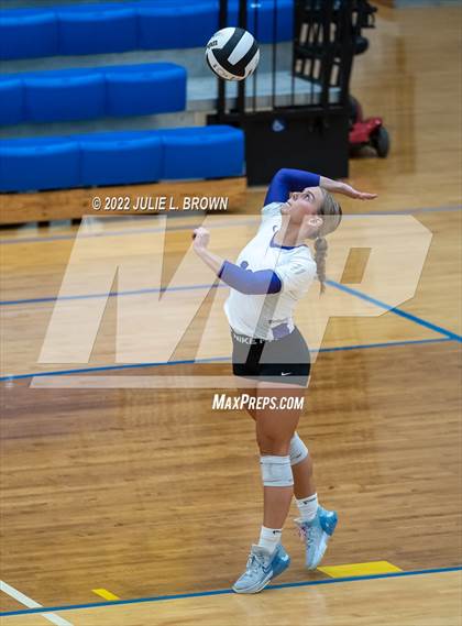 Thumbnail 1 in Cathedral vs. Brownsburg (IHSAA 4A Regional semi-final) photogallery.
