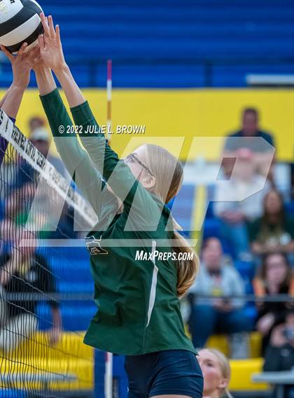 Thumbnail 1 in Cathedral vs. Brownsburg (IHSAA 4A Regional semi-final) photogallery.
