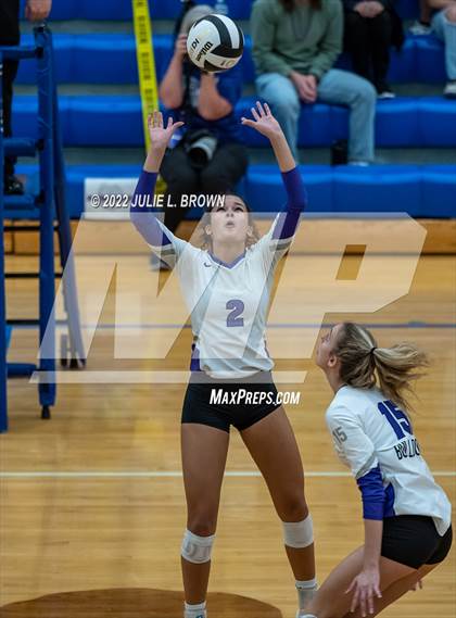 Thumbnail 2 in Cathedral vs. Brownsburg (IHSAA 4A Regional semi-final) photogallery.