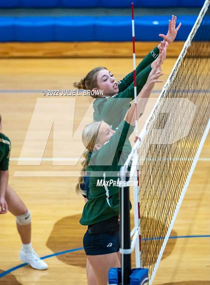 Thumbnail 3 in Cathedral vs. Brownsburg (IHSAA 4A Regional semi-final) photogallery.
