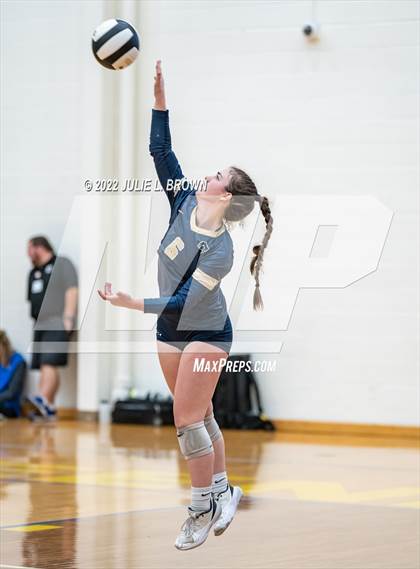 Thumbnail 2 in Cathedral vs. Brownsburg (IHSAA 4A Regional semi-final) photogallery.