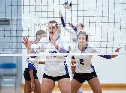 Thumbnail 2 in Cathedral vs. Brownsburg (IHSAA 4A Regional semi-final) photogallery.