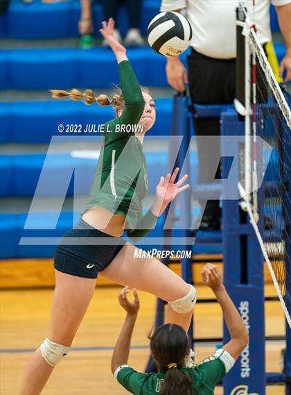 Thumbnail 1 in Cathedral vs. Brownsburg (IHSAA 4A Regional semi-final) photogallery.