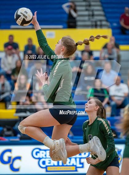 Thumbnail 1 in Cathedral vs. Brownsburg (IHSAA 4A Regional semi-final) photogallery.