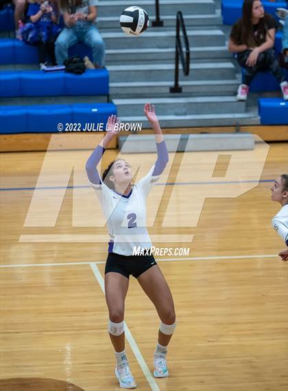 Thumbnail 3 in Cathedral vs. Brownsburg (IHSAA 4A Regional semi-final) photogallery.