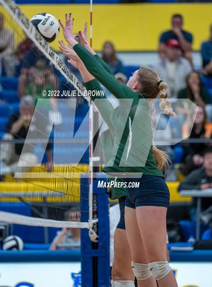 Thumbnail 2 in Cathedral vs. Brownsburg (IHSAA 4A Regional semi-final) photogallery.