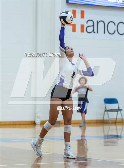 Thumbnail 3 in Cathedral vs. Brownsburg (IHSAA 4A Regional semi-final) photogallery.