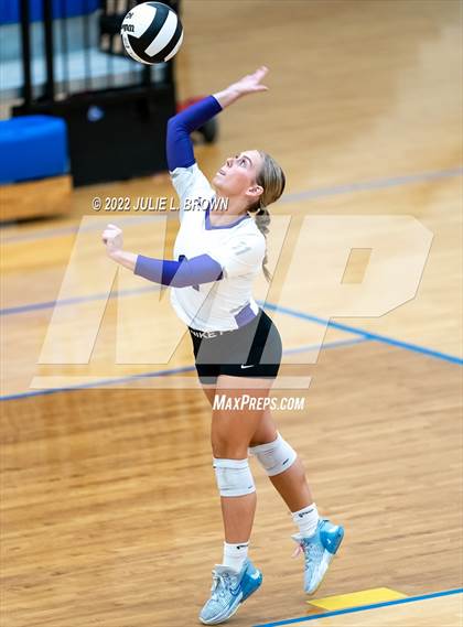 Thumbnail 3 in Cathedral vs. Brownsburg (IHSAA 4A Regional semi-final) photogallery.