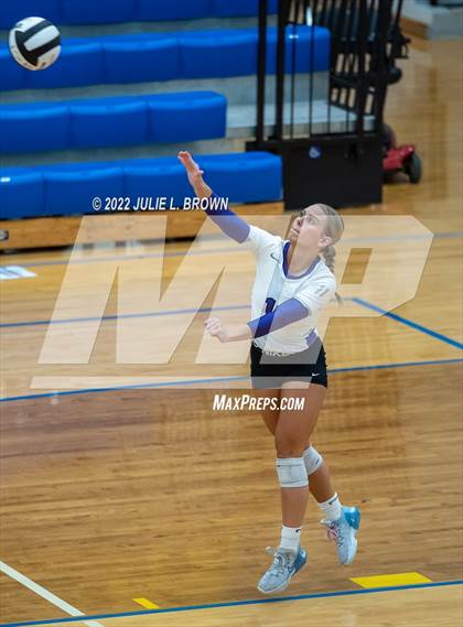 Thumbnail 2 in Cathedral vs. Brownsburg (IHSAA 4A Regional semi-final) photogallery.