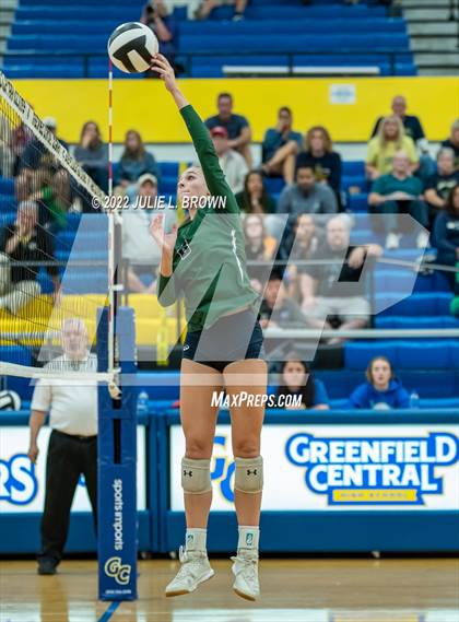 Thumbnail 2 in Cathedral vs. Brownsburg (IHSAA 4A Regional semi-final) photogallery.
