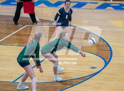 Thumbnail 2 in Cathedral vs. Brownsburg (IHSAA 4A Regional semi-final) photogallery.