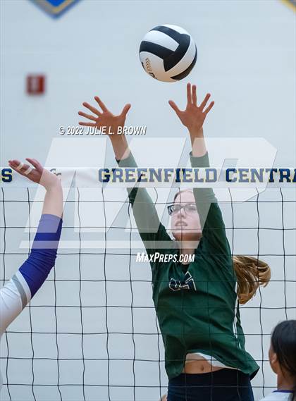 Thumbnail 3 in Cathedral vs. Brownsburg (IHSAA 4A Regional semi-final) photogallery.