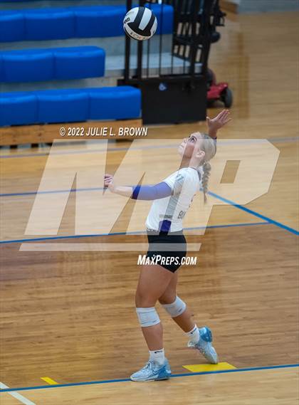 Thumbnail 1 in Cathedral vs. Brownsburg (IHSAA 4A Regional semi-final) photogallery.