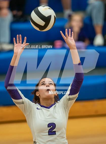 Thumbnail 2 in Cathedral vs. Brownsburg (IHSAA 4A Regional semi-final) photogallery.