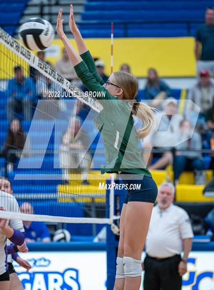 Thumbnail 2 in Cathedral vs. Brownsburg (IHSAA 4A Regional semi-final) photogallery.