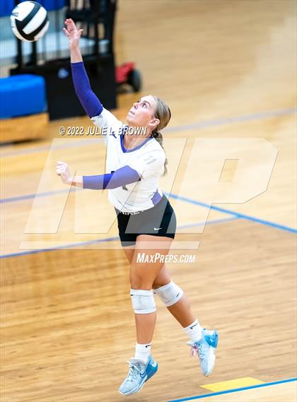 Thumbnail 1 in Cathedral vs. Brownsburg (IHSAA 4A Regional semi-final) photogallery.