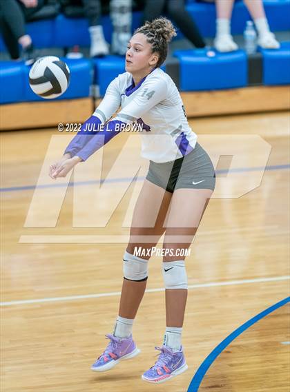 Thumbnail 3 in Cathedral vs. Brownsburg (IHSAA 4A Regional semi-final) photogallery.
