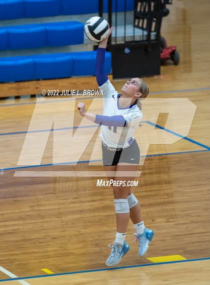 Thumbnail 3 in Cathedral vs. Brownsburg (IHSAA 4A Regional semi-final) photogallery.